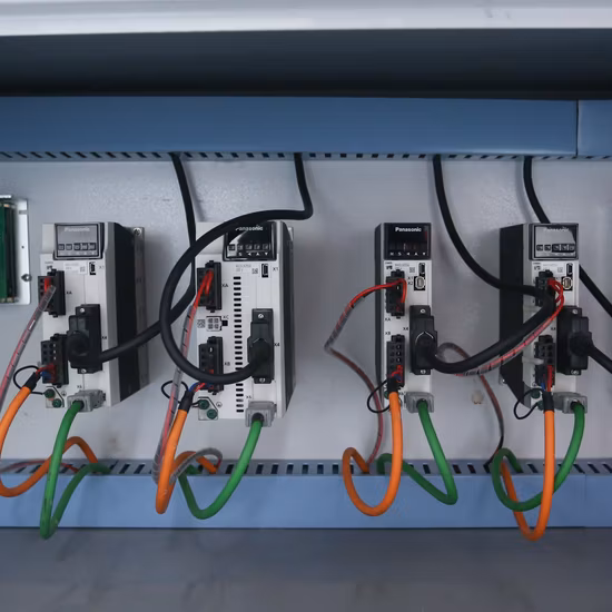 빠른 속도 CNC 폼 절단기 카펫 진동 절단기 판매 V 커터로 직물 절단