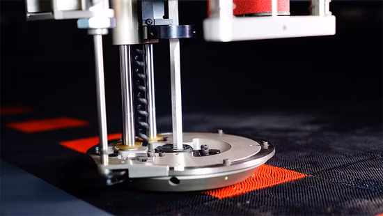 LCD 터치스크린을 가진 Yyc 중국 컴퓨터 통제 파키스탄 티셔츠를 위한 짠것이 아닌 직물 토목섬유 자동 절단기 절단기